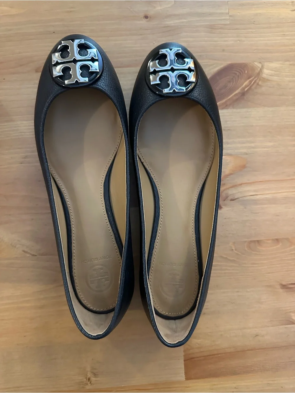Tory Burch Claire Ballet Flats Black Leather Silver Logo Size 7 NIB
